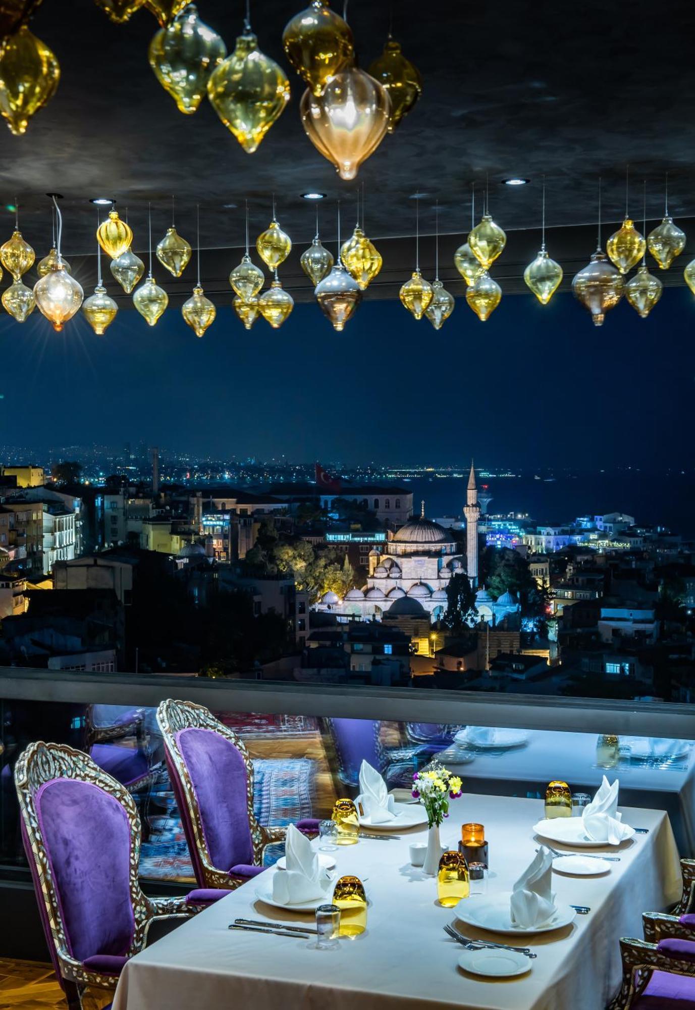 Ajwa Sultanahmet - Preferred Hotels Lvx Collection اسطنبول المظهر الخارجي الصورة View of the city from the hotel